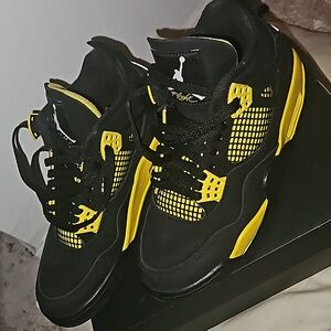 Jordan Retro 4 (NOT IN ORIGINAL BOX)